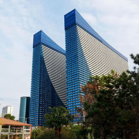 Lux Apart Hotel 555 Batumi Esterno foto