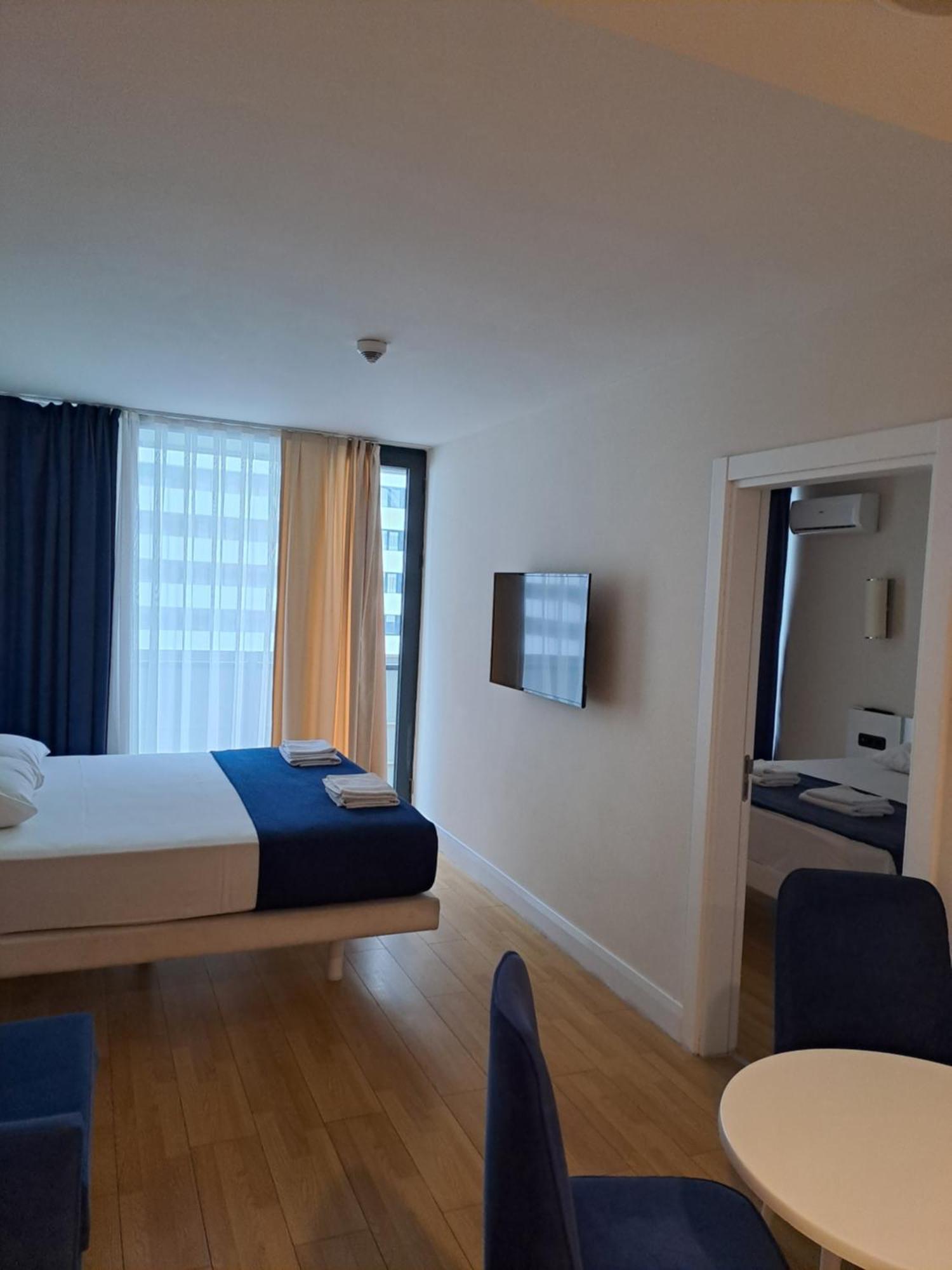 Lux Apart Hotel 555 Batumi Esterno foto