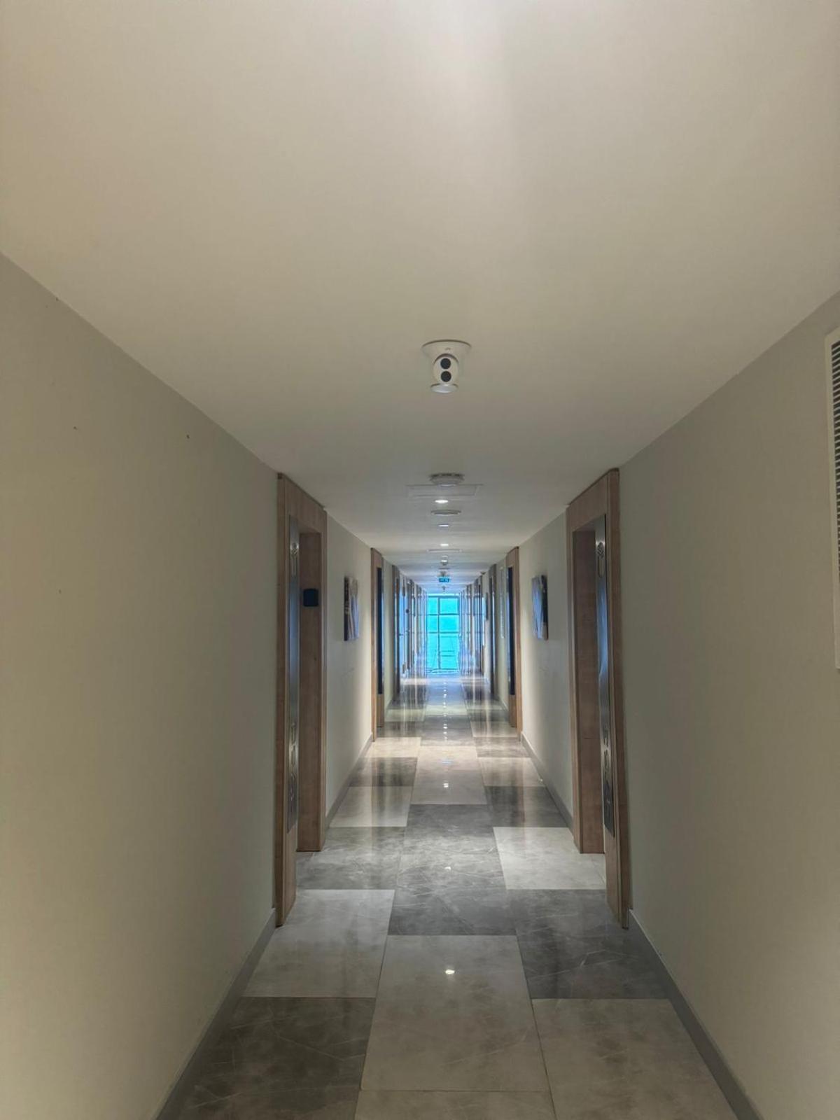 Lux Apart Hotel 555 Batumi Esterno foto