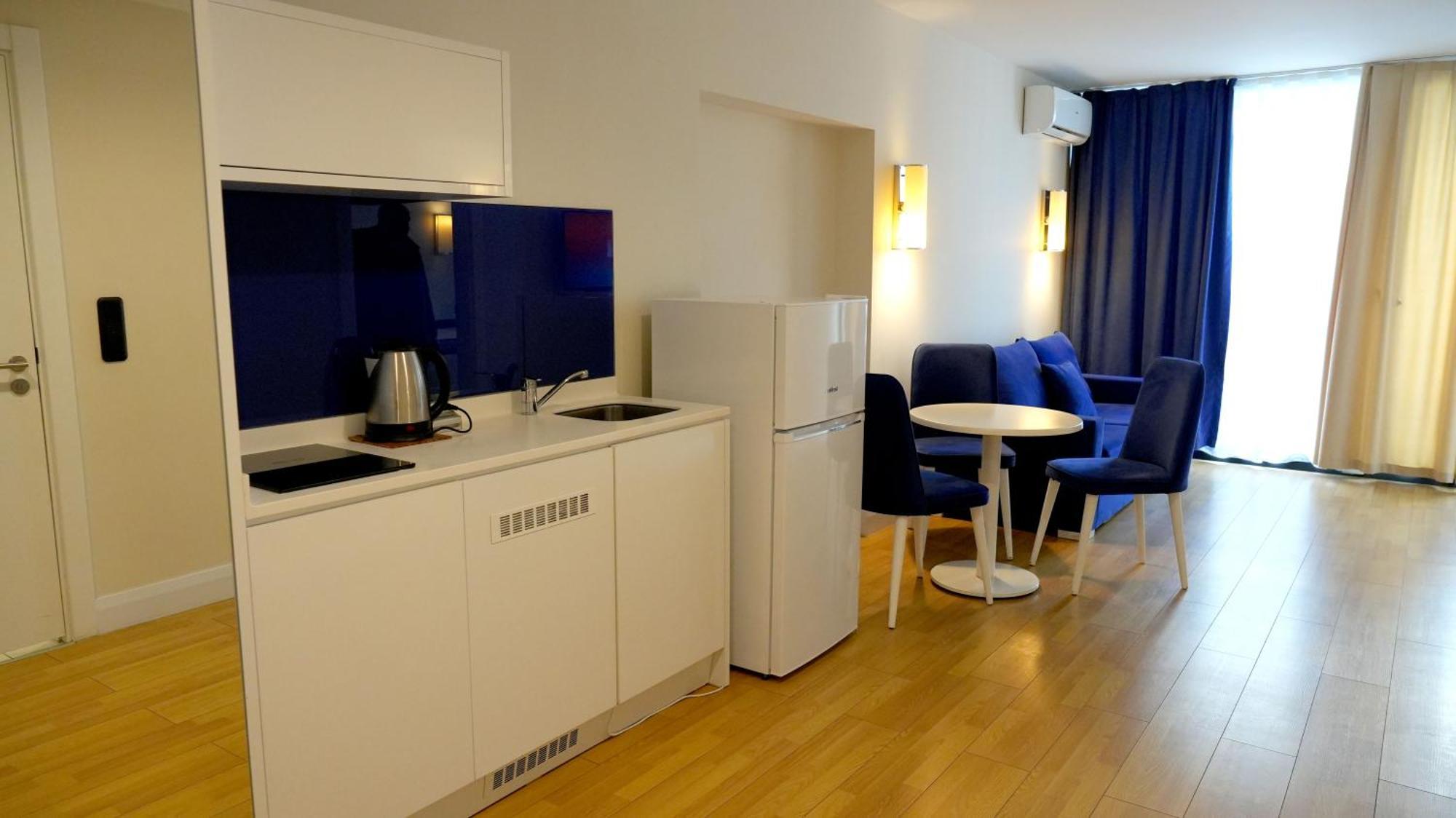 Lux Apart Hotel 555 Batumi Esterno foto