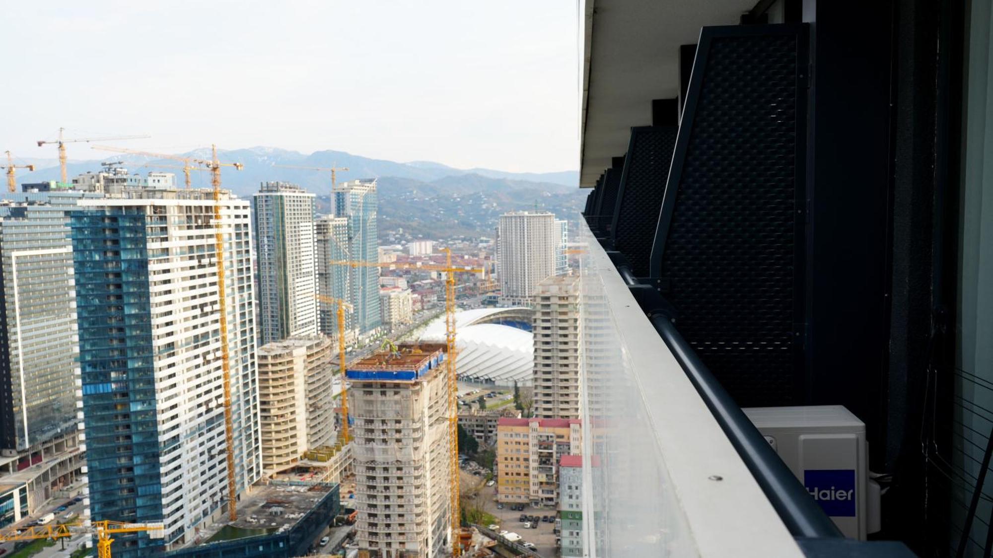 Lux Apart Hotel 555 Batumi Esterno foto
