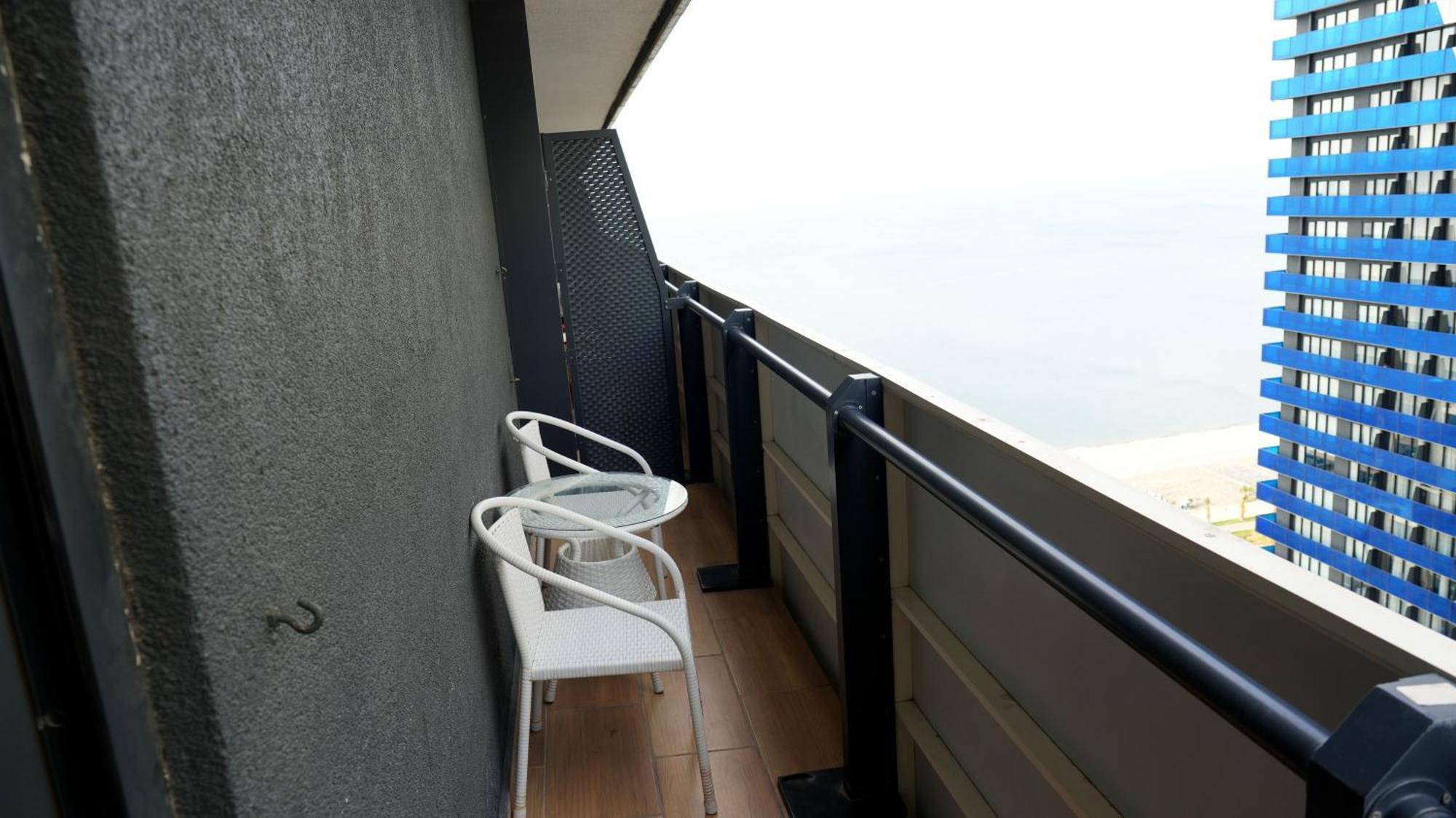 Lux Apart Hotel 555 Batumi Esterno foto