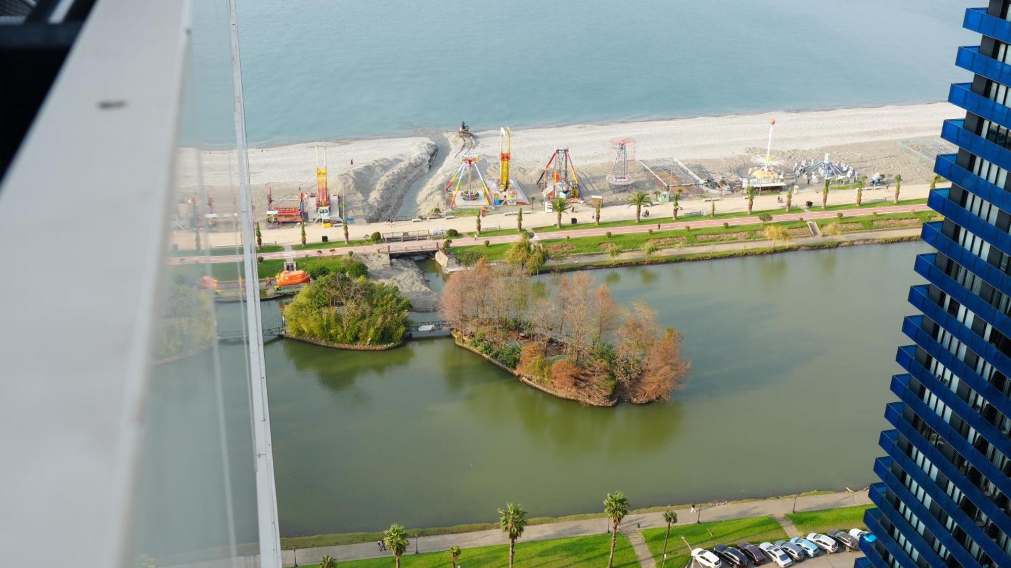 Lux Apart Hotel 555 Batumi Esterno foto