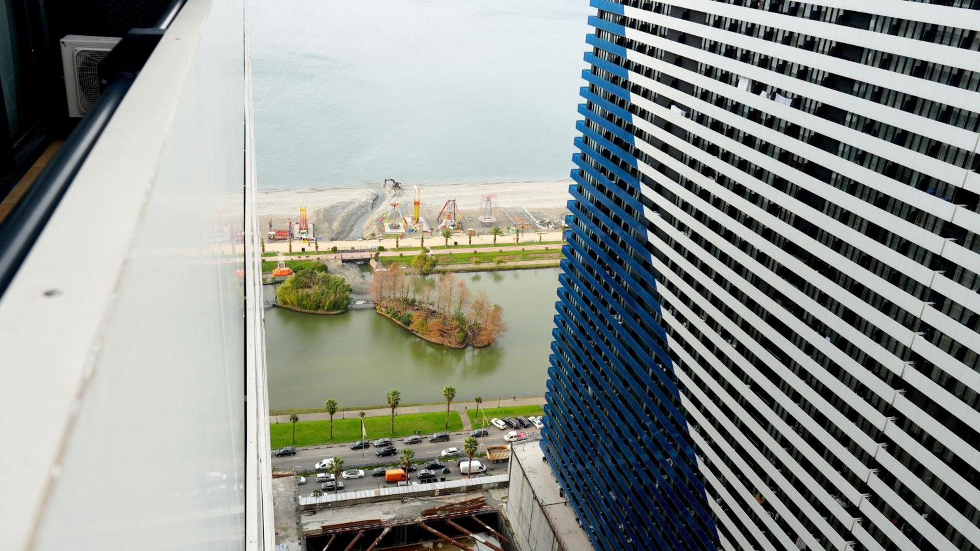 Lux Apart Hotel 555 Batumi Esterno foto