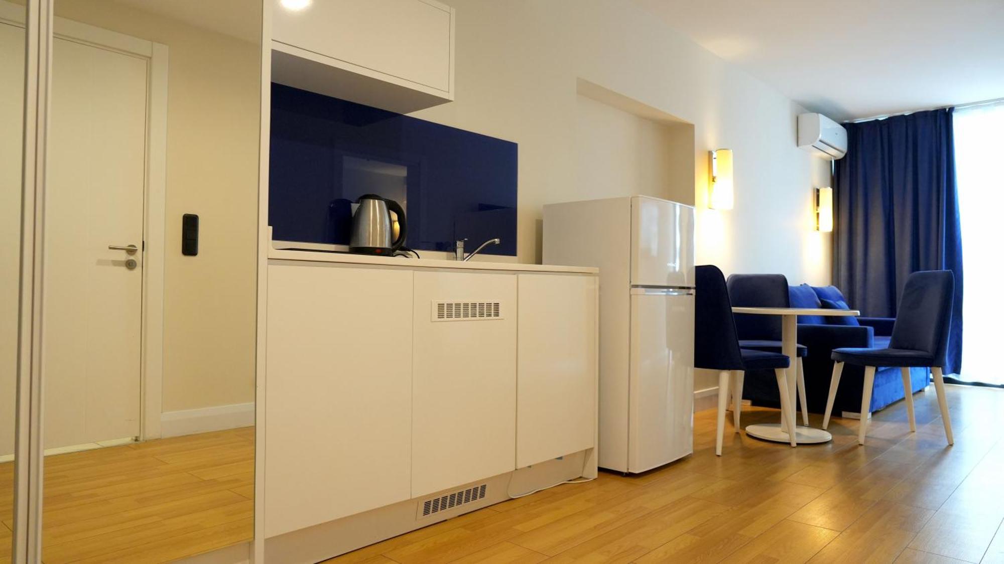 Lux Apart Hotel 555 Batumi Esterno foto