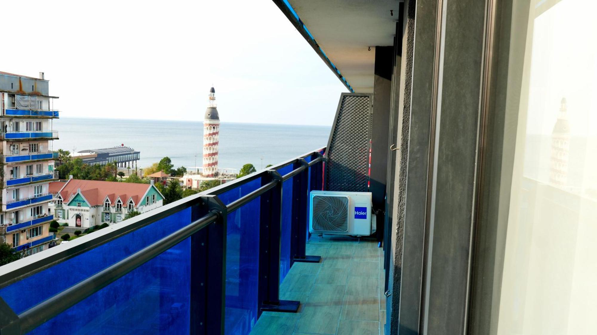 Lux Apart Hotel 555 Batumi Esterno foto
