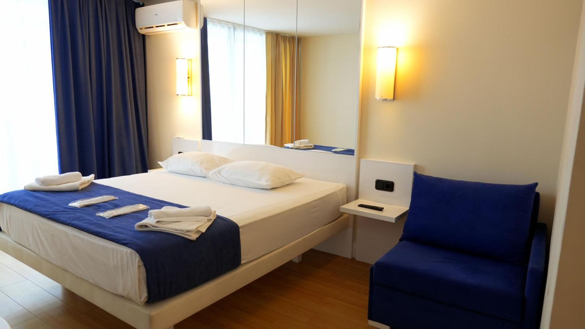 Lux Apart Hotel 555 Batumi Esterno foto