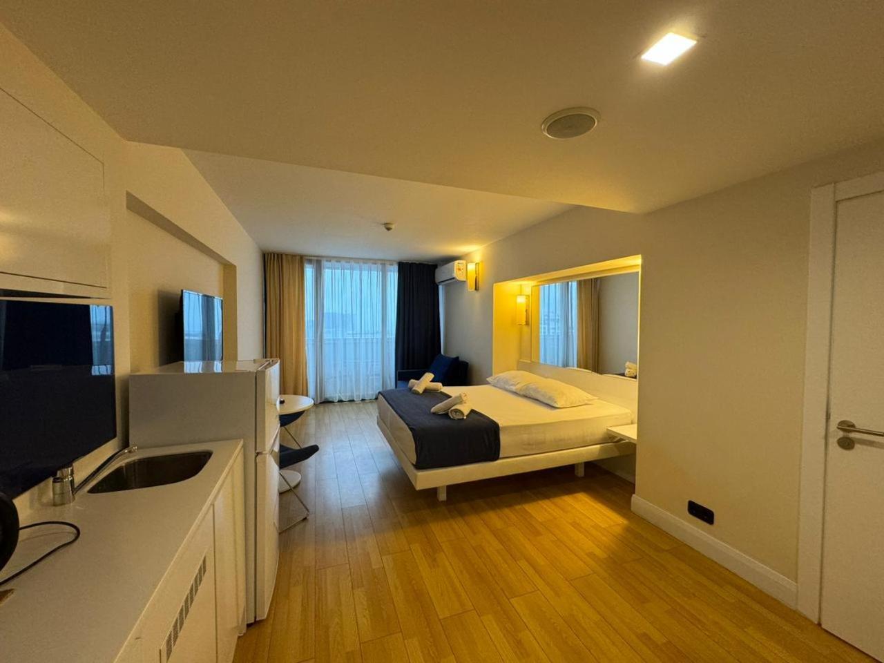 Lux Apart Hotel 555 Batumi Camera foto