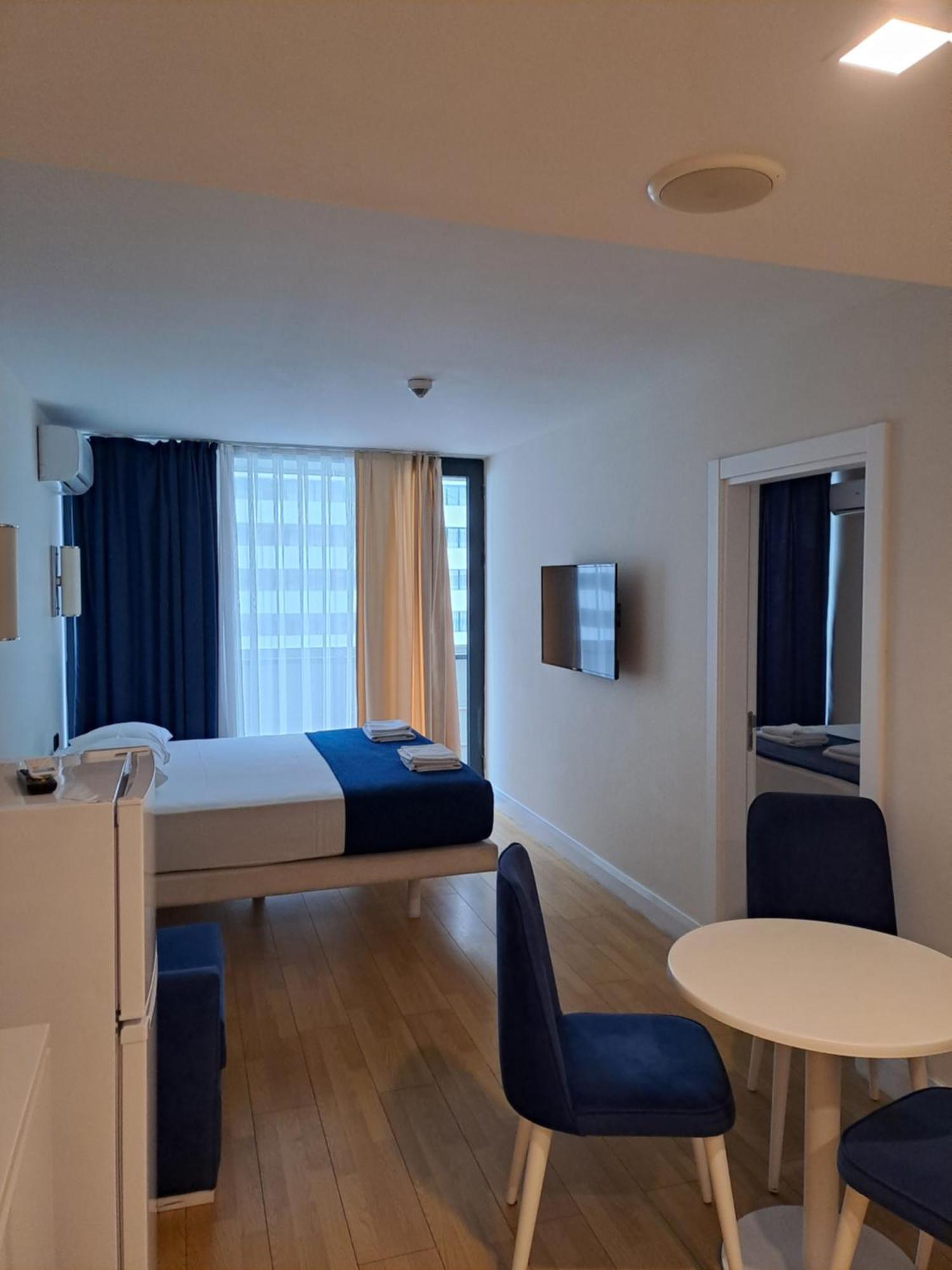 Lux Apart Hotel 555 Batumi Camera foto