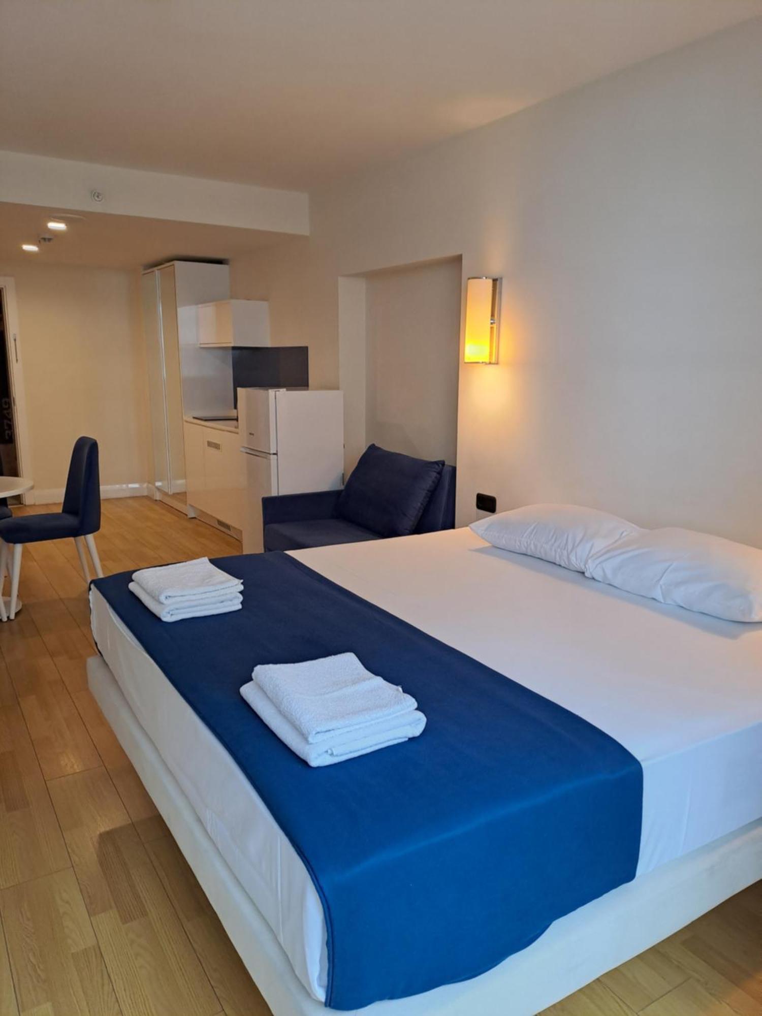 Lux Apart Hotel 555 Batumi Camera foto
