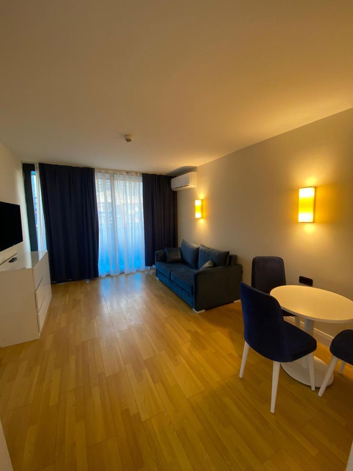 Lux Apart Hotel 555 Batumi Camera foto